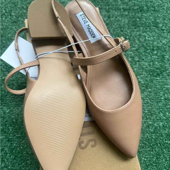 Steve Madden Nude Pointed Flats - Picture 1 of 4